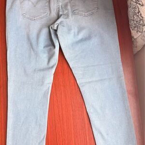 Levi’s Slimming Women’s Jeans Size 32 waist inseam 26